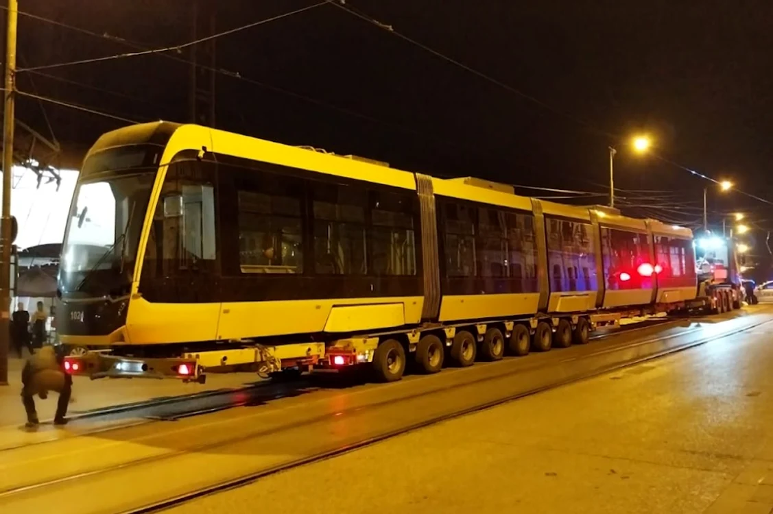 Primul tramvaiul galben a ajuns la Timișoara FOTO PMT 