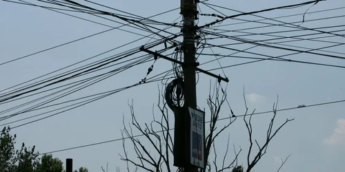 Peste o sută de localităţi rămase fără energie electrică 