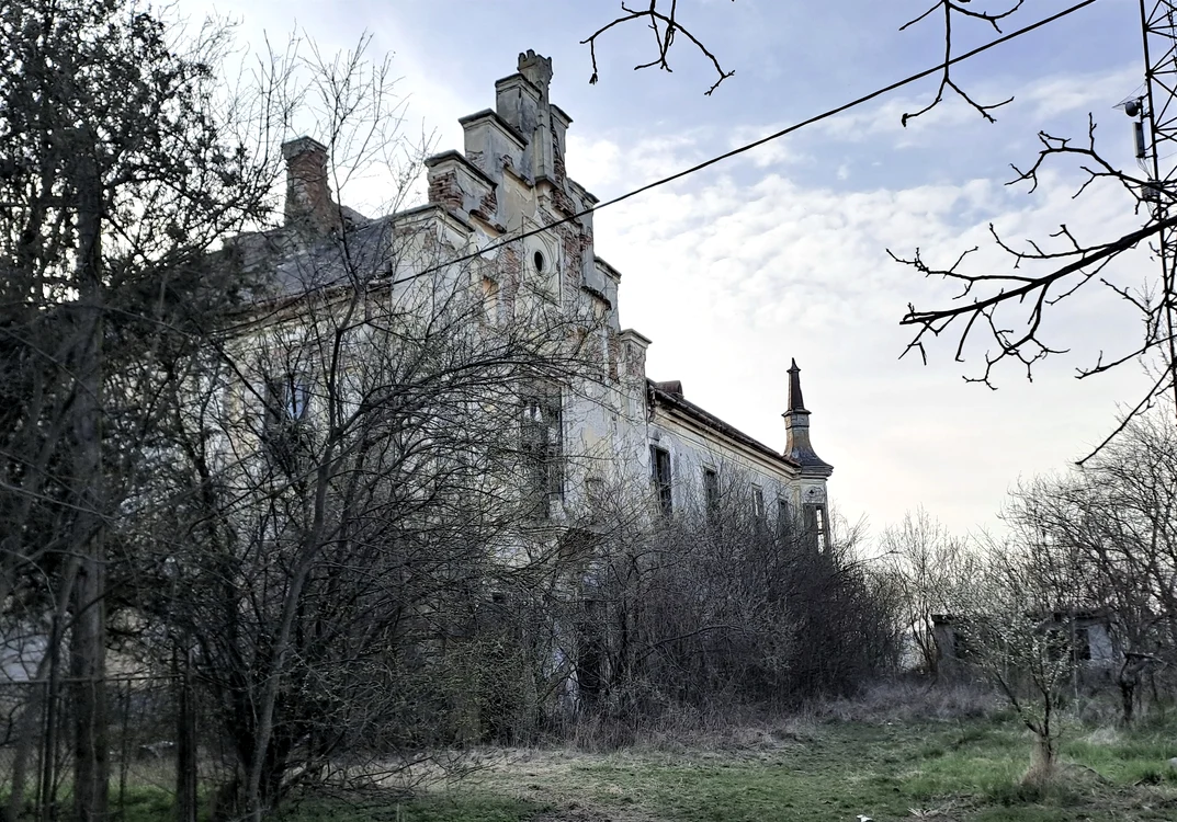 Castelul pare desprins dintr-un film de groază FOTO Anca Timofan