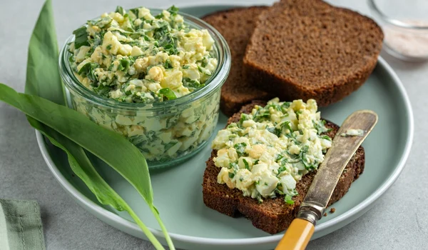 Salata de oua  Sursa foto shutterstock 2472436623 jpg