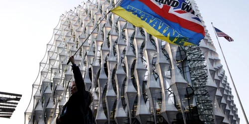 Manifestatie pro Ukraina ambasada londra la washington foto Epa Efe jpg