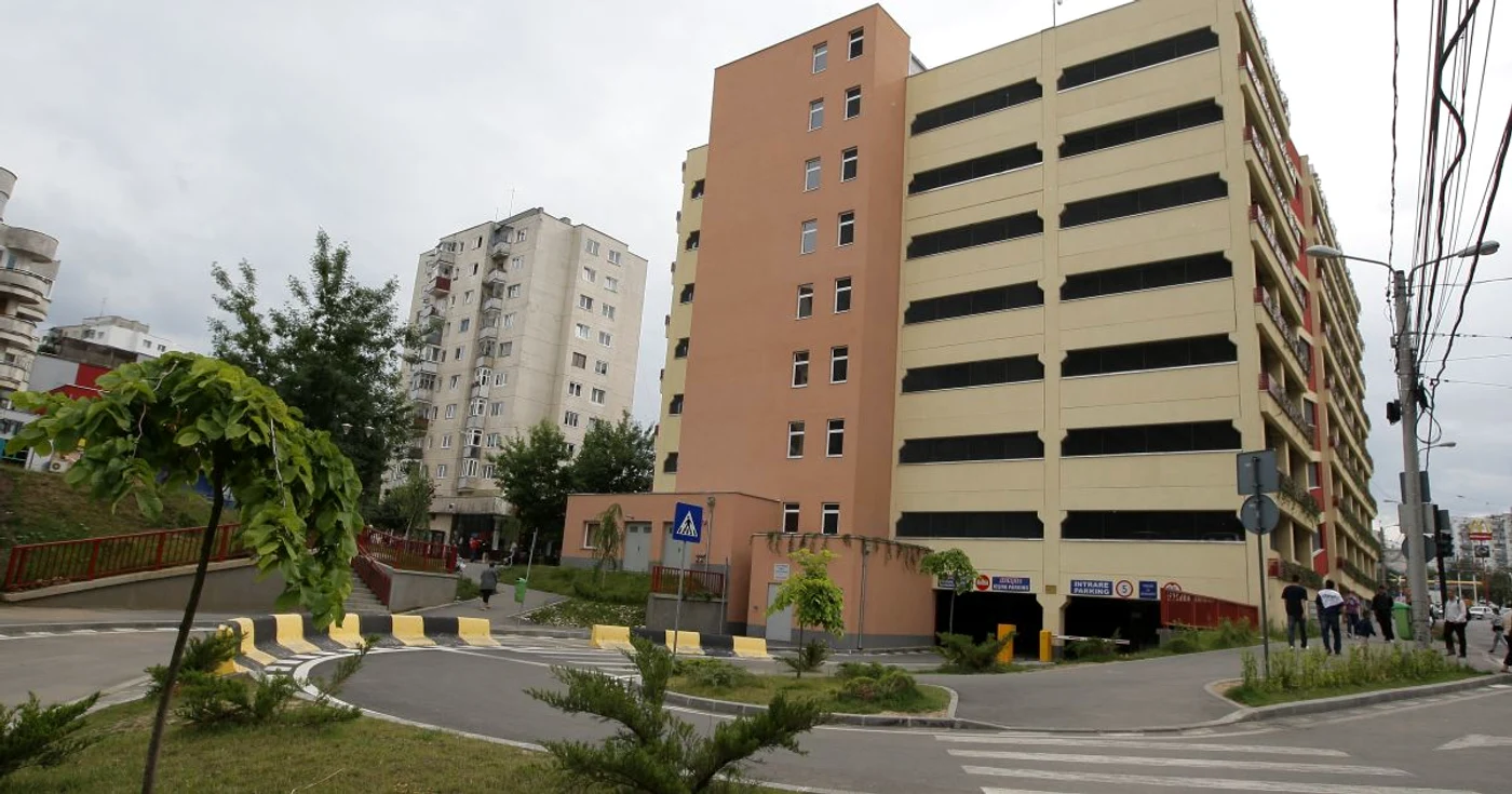 Parkingul de la Minerva este, deocamdată, singurul funcţional din Mănăştur. Foto Caius Raţiu