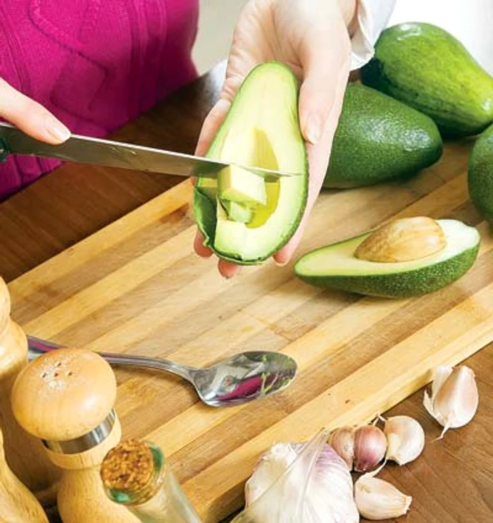 La ce ajută fructul avocado