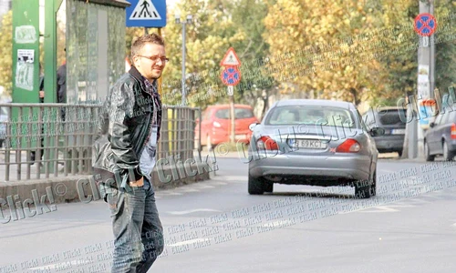 Florin e mai calm decât  colegul de trupă, atunci  când traversează ilegal jpeg
