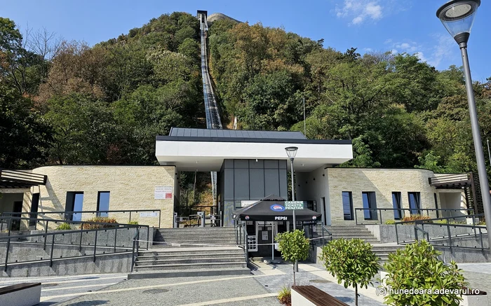 Telecabina cetății Devei. Foto: Daniel Guță ADEVĂRUL
