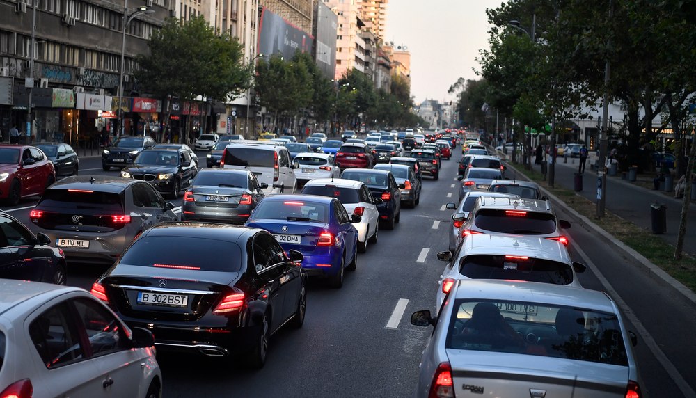 Șefa Transporturilor din Primăria Capitalei a mărturisit că este agresivă în trafic. Dezvăluirile făcute într-o ședință: „L-am trântit şi i-am pus pistolul la cap” | Audio