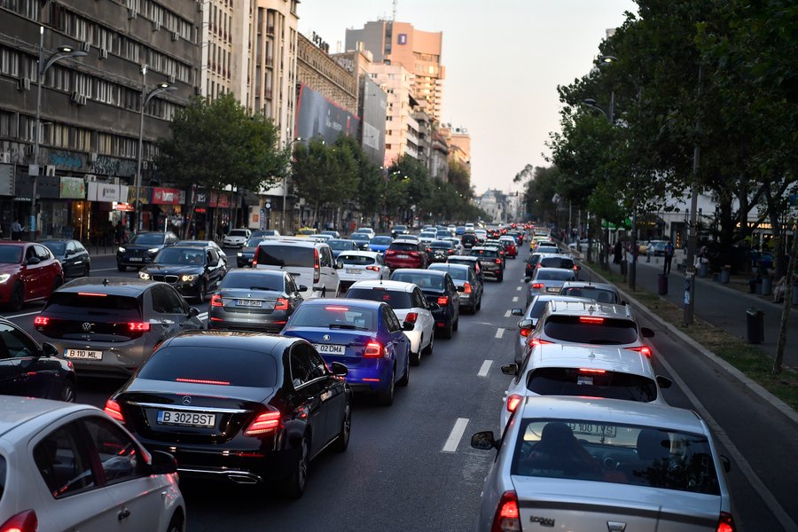 Aerul din București, tot mai greu de respirat. Cum să facem față zilelor cu concentrații mari de poluanți în atmosferă
