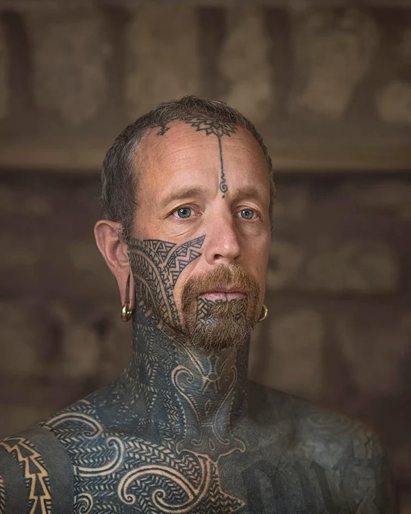 În lumea conceptului de "body art", tatuajele faciale sunt o subcultură de nișă