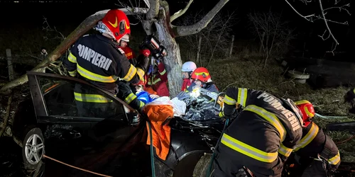 bărbat încarcerat într un accident produs în județul Satu Mare Foto ISU jpg