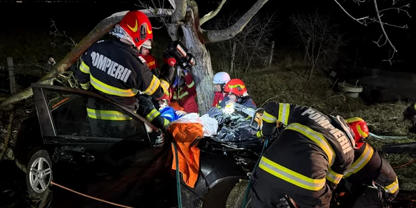 bărbat încarcerat într un accident produs în județul Satu Mare Foto ISU jpg