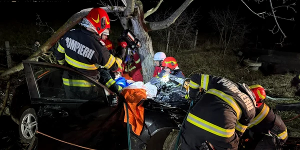 bărbat încarcerat într un accident produs în județul Satu Mare Foto ISU jpg