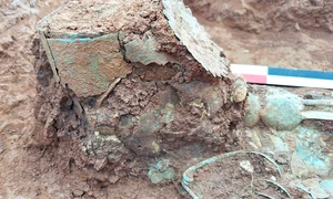 Diadema inversată (© Facebook / Υπουργείο Πολιτισμού)