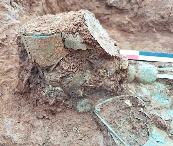 Diadema inversată (© Facebook / Υπουργείο Πολιτισμού)