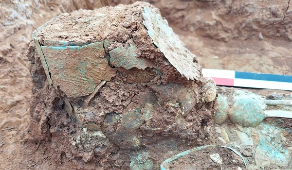 Diadema inversată (© Facebook / Υπουργείο Πολιτισμού)