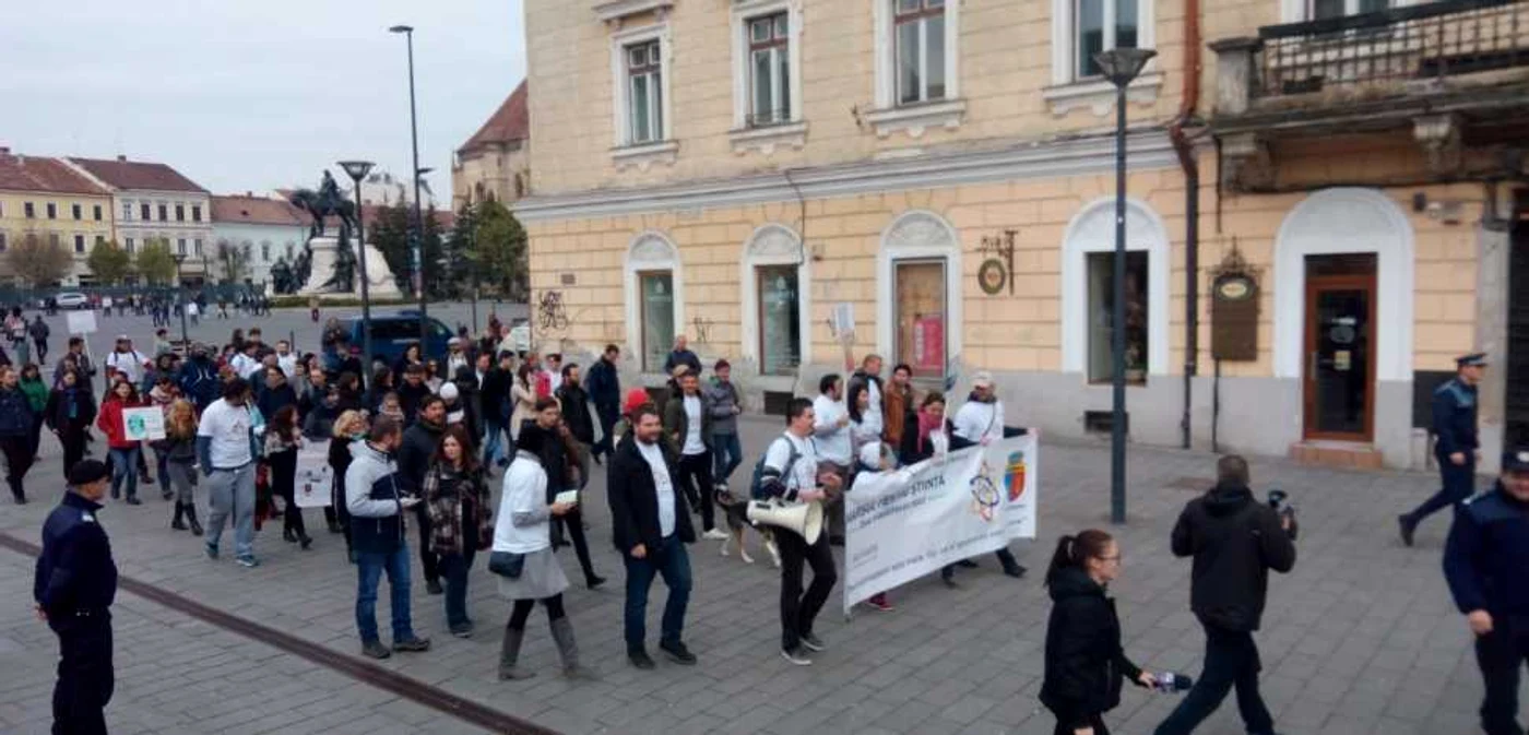 Circa 100 de persoane au participat la Marşul pentru Ştiinţă de la Cluj.