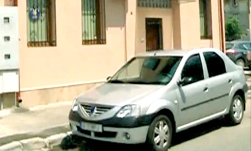 Preşedintele suspendat  s a dus cu Loganul la  sediul de campanie jpeg