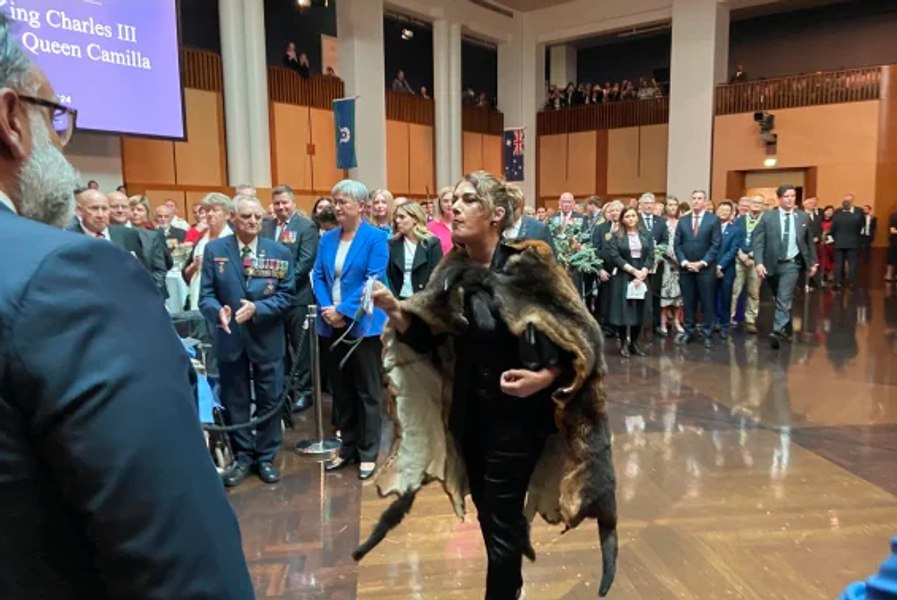 O senatoare aborigenă din Australia i-a strigat suveranului Marii Britanii „Nu ești regele meu”