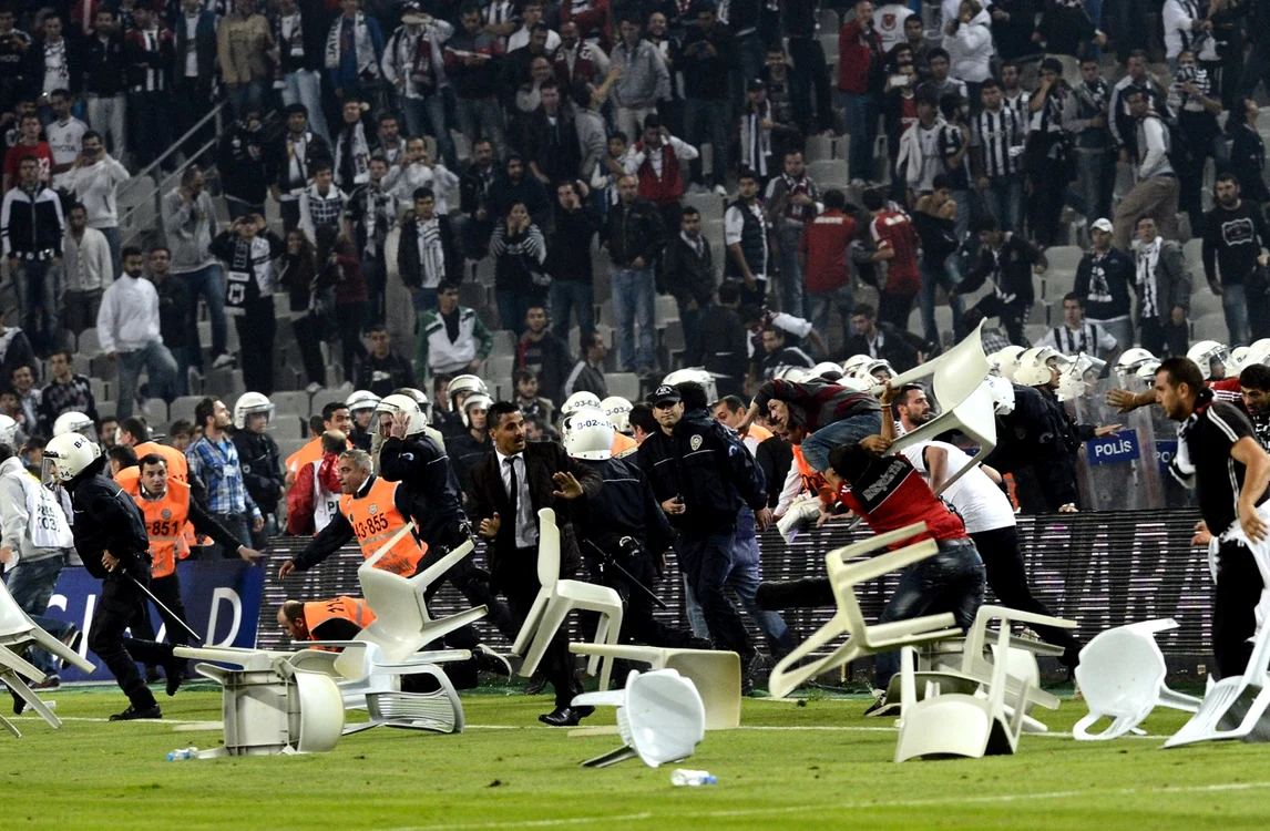 Incidente Beşiktaş-Galatasaray. FOTO AFP