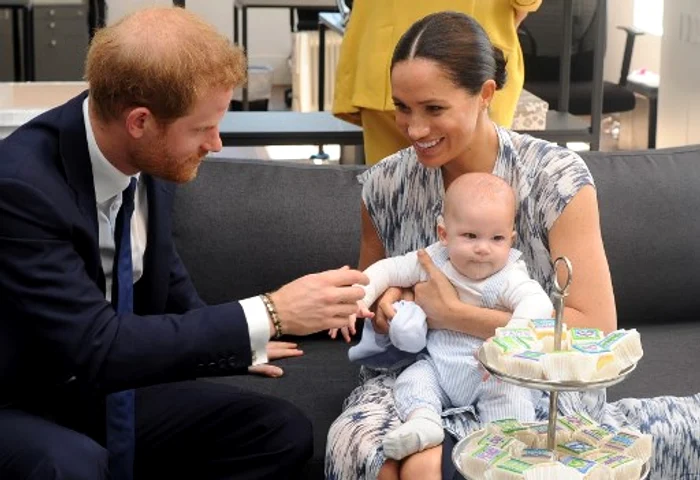 Meghan Markle şi Prinţul Harry au renunţa la viaţa publică pentru ca Archie să poată creşte într-un mediu normalfoto: AFP