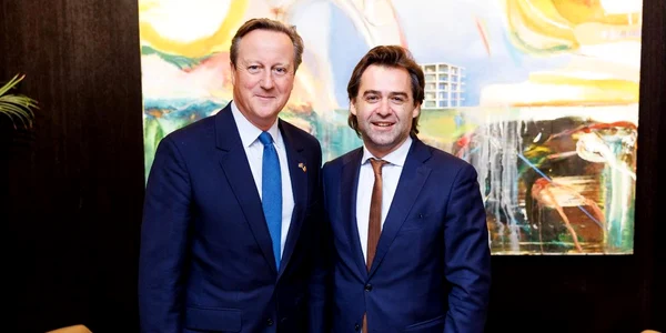 David Cameron si Nicu Popescu la Chisinau foto facebook nicu popescu jpg
