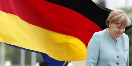 Cancelarul german Angela Merkel soseşte la Parlamentul Bosnian din Sarajevo. FOTO AP