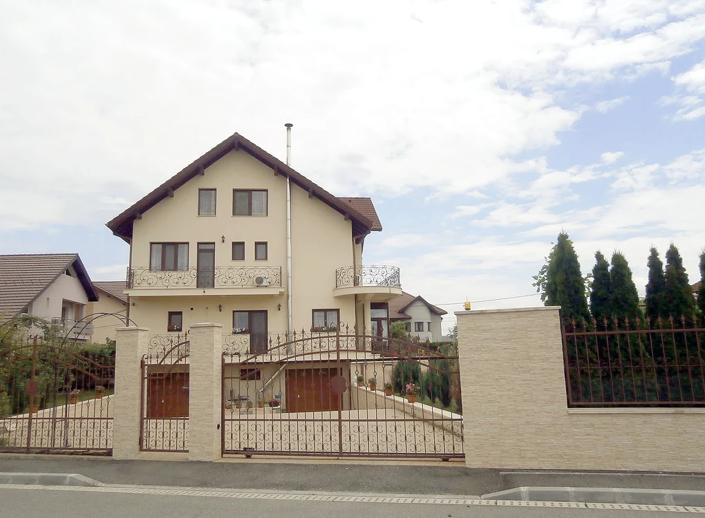 Casa lui  Grigore Jianu, secretarul Primăriei Târgu-Jiu, branşată ilegal
