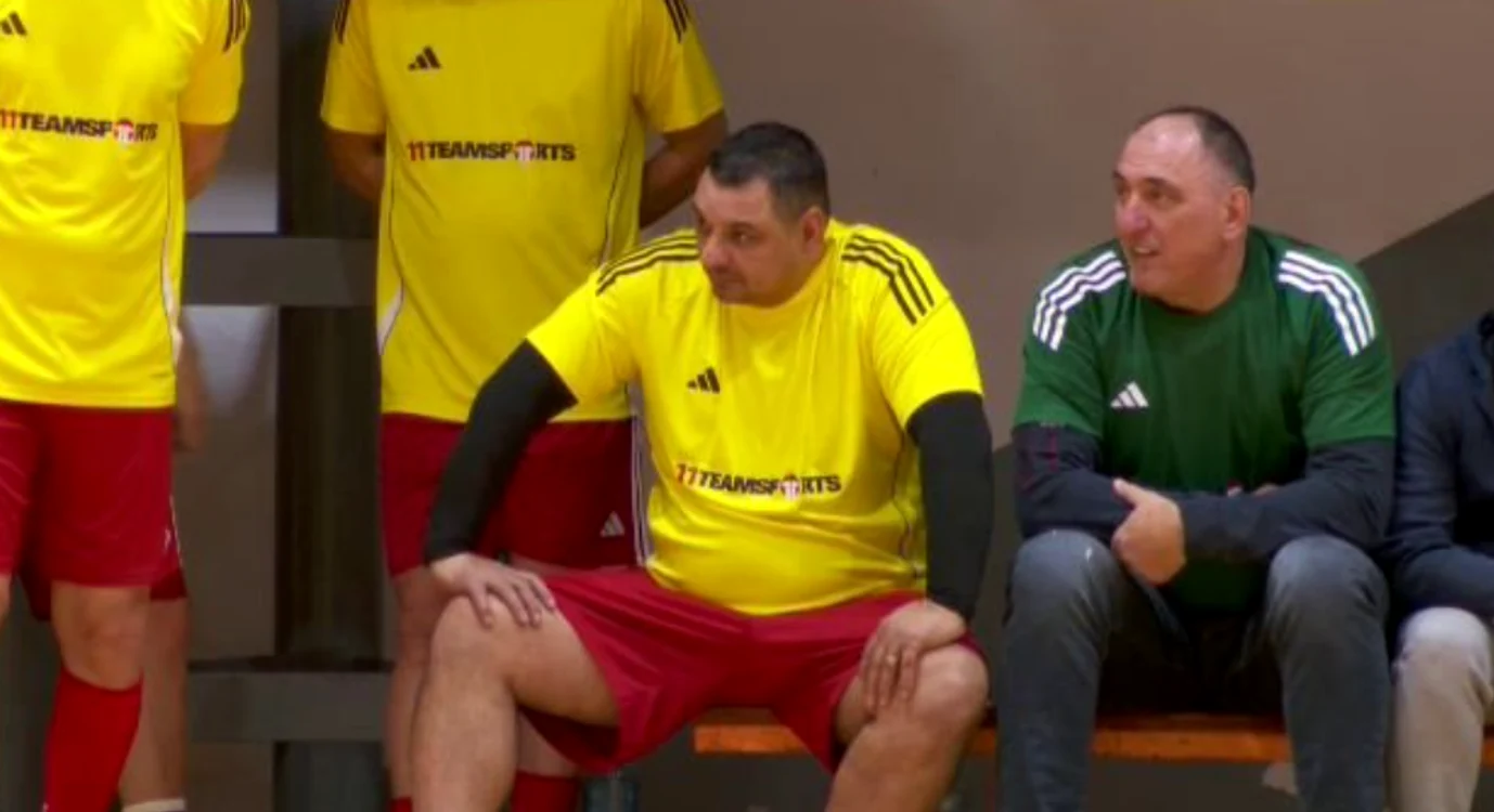 Ionel Ganea a luat loc pe bancă lângă Dumitru Stângaciu