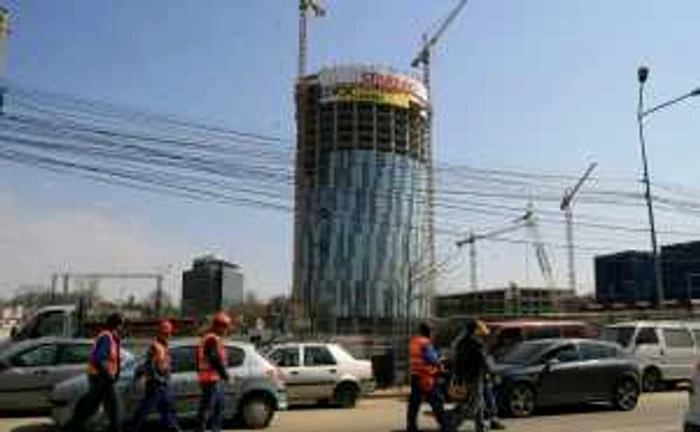 SkyTower, cea mai înaltă clădire din Bucureşti foto: Lucian Muntean