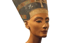 2 bust nefertiti 24893293 jpg jpeg