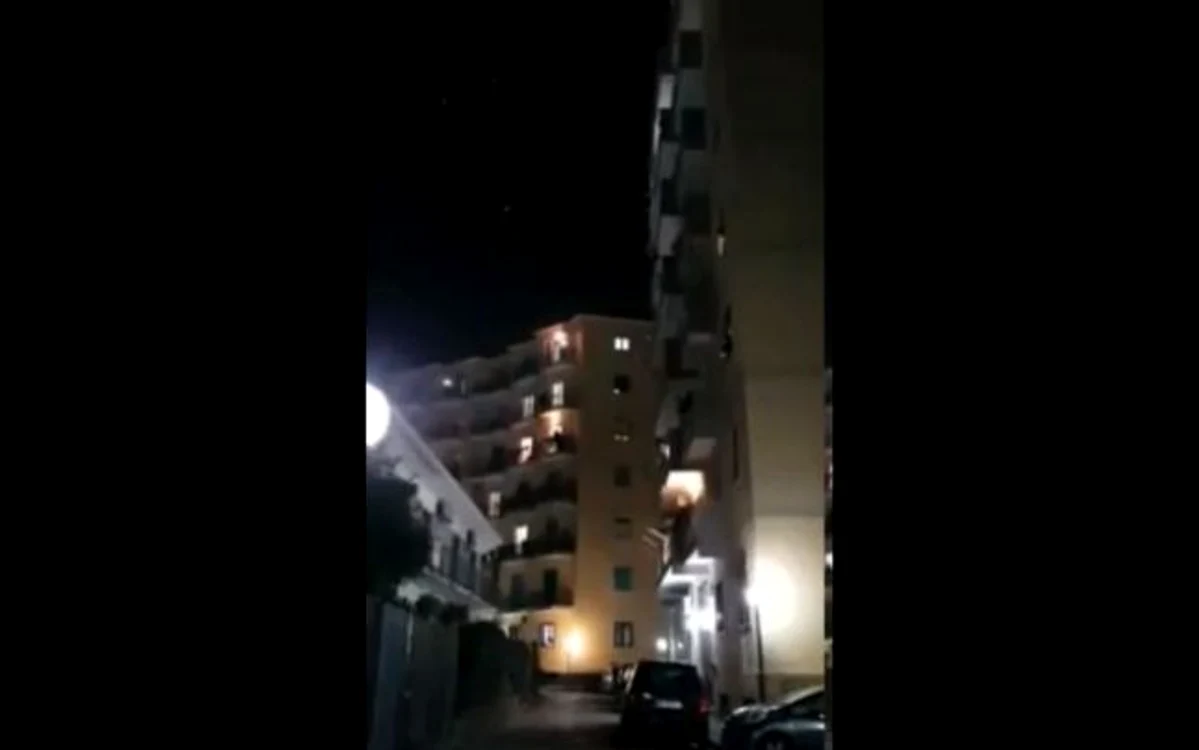 Blocuri din Napoli unde au răsunat cântecele românilor şi italienilor
