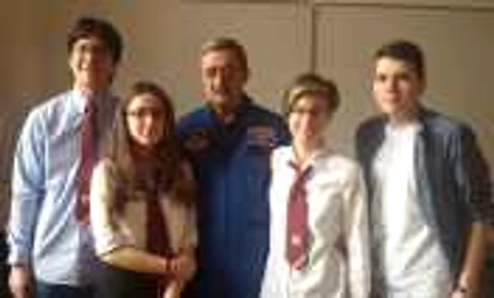 Premianţi NASA de la Colegiul Mircea cel Bătrân Constanţa cu profesorul Ion Băraru Sursa foto Ion Băraru