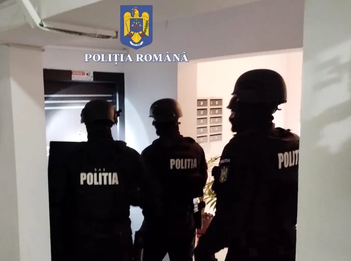 Poliţiştii au intrat în casa acestuia şi l-au imobilizat Foto: Arhivă