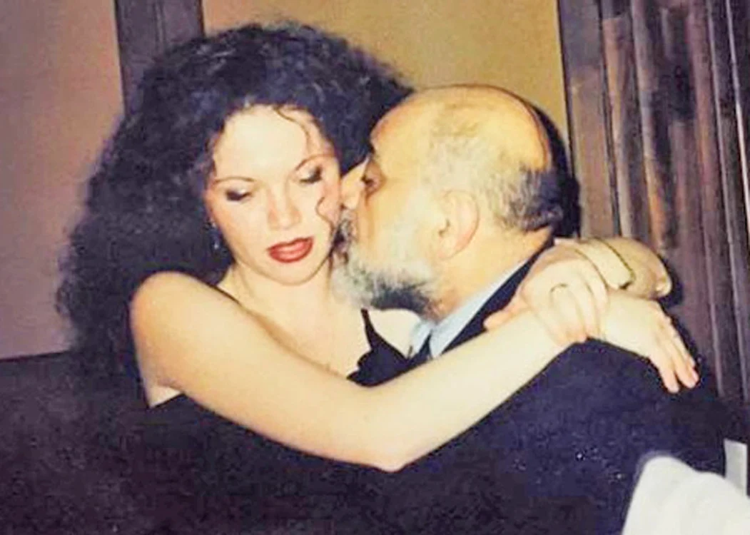 Oana era brunetă și creață  când l-a cucerit pe Viorel,  care avea barbă și mustață