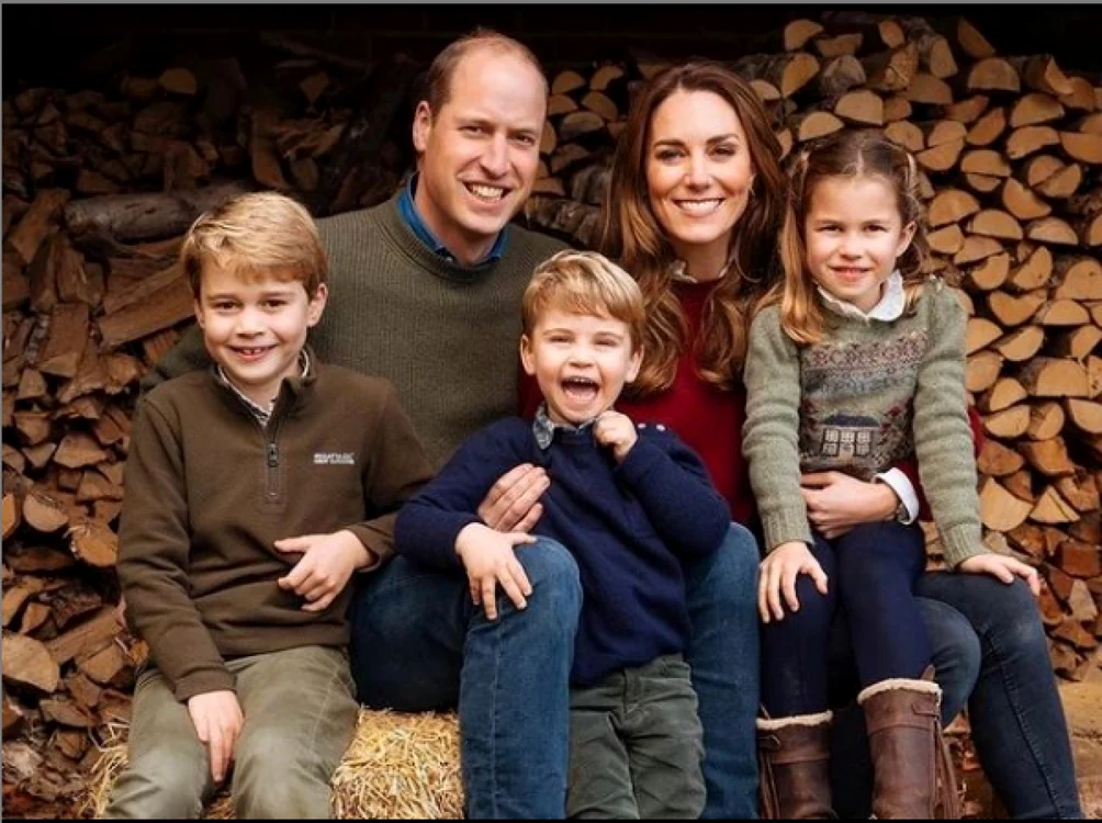 Ducii de Cambridge, William şi Kate, alături de cei trei copii ai lor, prinţul George, prinţul Louis şi prinţesa Charlotte FOTO Instagram