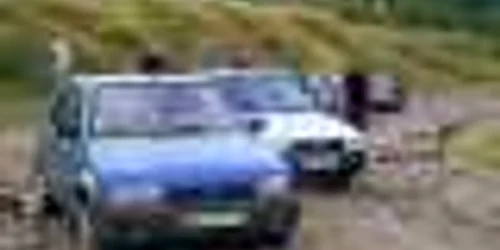 conducătorii auto au rămas blocaţi în şanţurile formate de ploaie