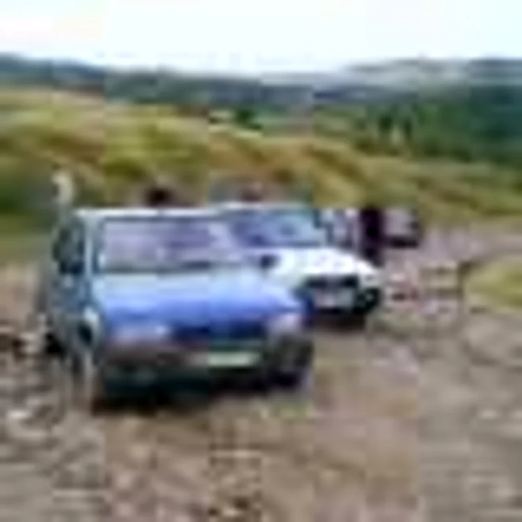 conducătorii auto au rămas blocaţi în şanţurile formate de ploaie