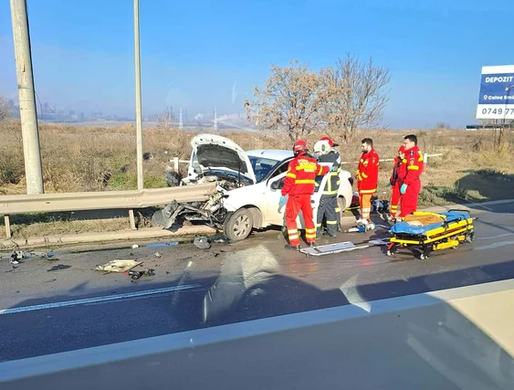 Șoferul a intrat în parapetul de protecție FOTO: ISU Galați