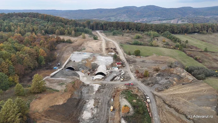 Șantierul autostrăzii cu tuneluri. Foto: Daniel Guță. ADEVĂRUL