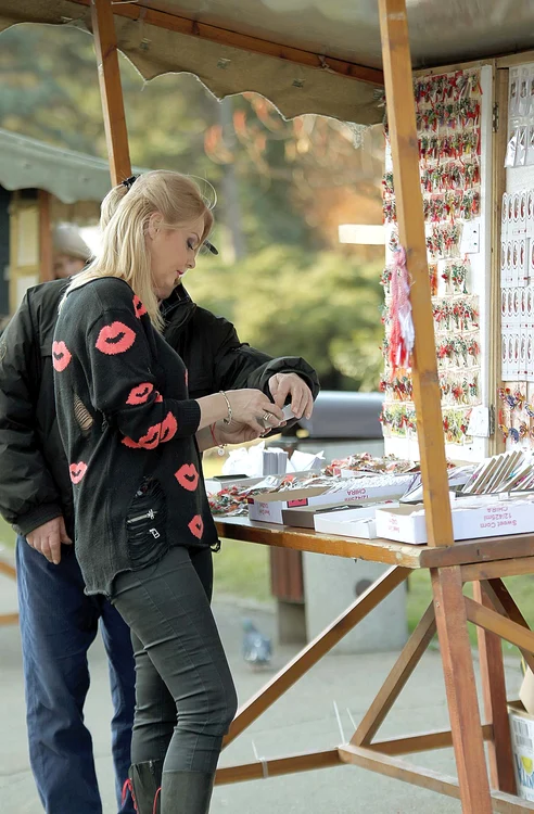 
    Vedetele şi copiii lor au ieşit în lume cu ţinute trase la indigoFoto: Mihai Ionescu  