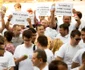 Aproximativ 200 de persoane au ieşit în stradă la Craiova pentru a susţine moţiunea de cenzură