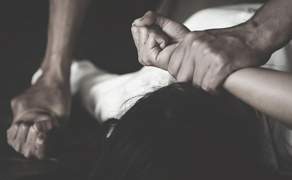 Tânărul de 20 de ani acuzat că a încercat să abuzeze sexual o fată de 13 ani, arestat preventiv pentru 30 de zile