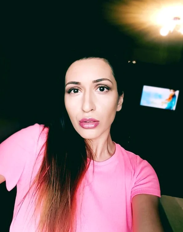 Andra și-a injectat acid hialuronic în buze