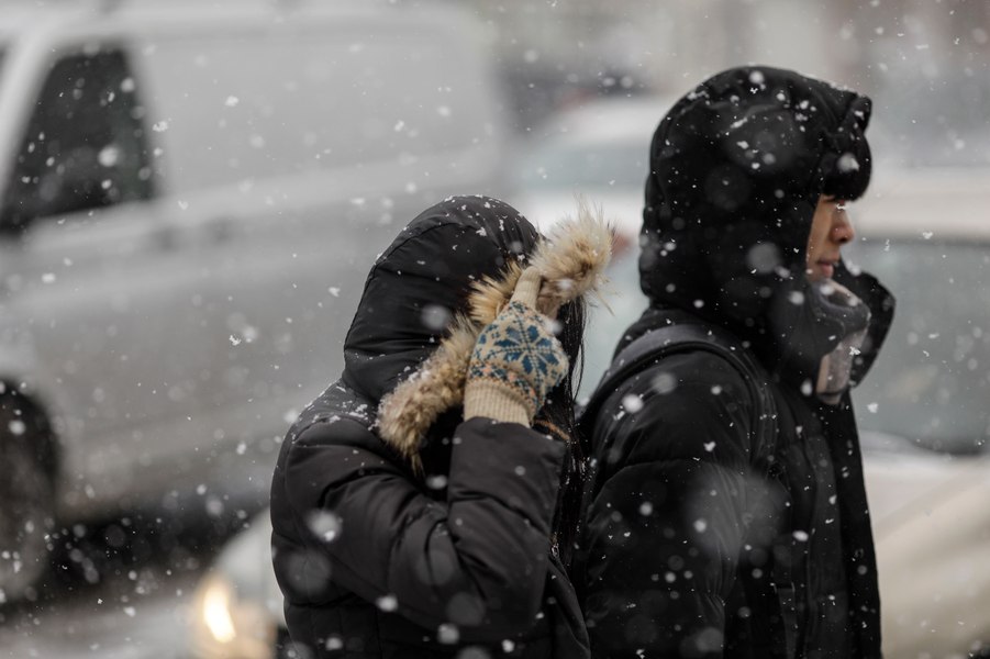 Cod galben de ninsoare abundentă, prelungit în București și Ilfov. Stratul de zăpadă va ajunge la 40 cm și se va forma ghețuș