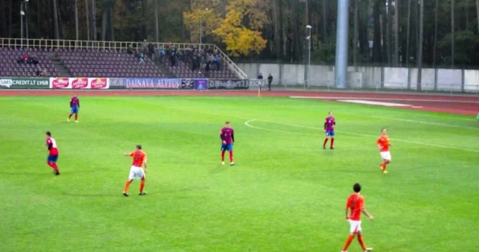 Imagine din partida Dainava - Banga 0-1.