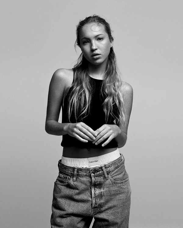 Lila Moss jpg