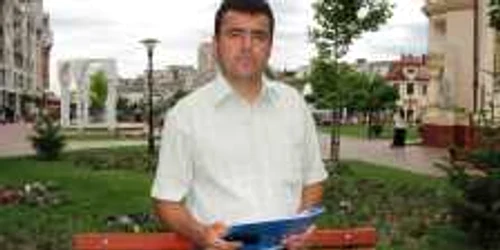 Directorul de la Bustuchin a fost deja informat că altcineva urmează să preia postul