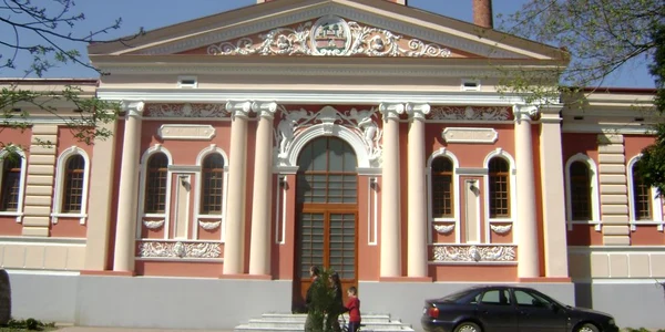 Statuia va fi amplasată în faţa Complexului "Casa Verde"