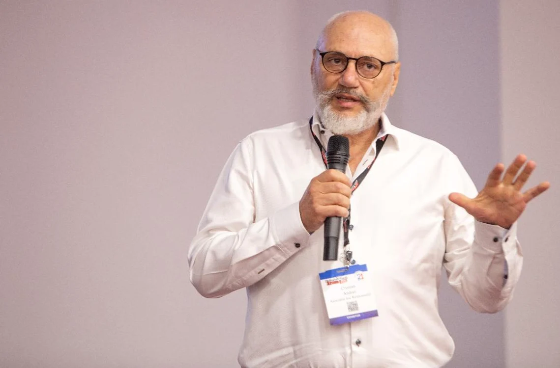 
    Doctorul Cristian Andrei  