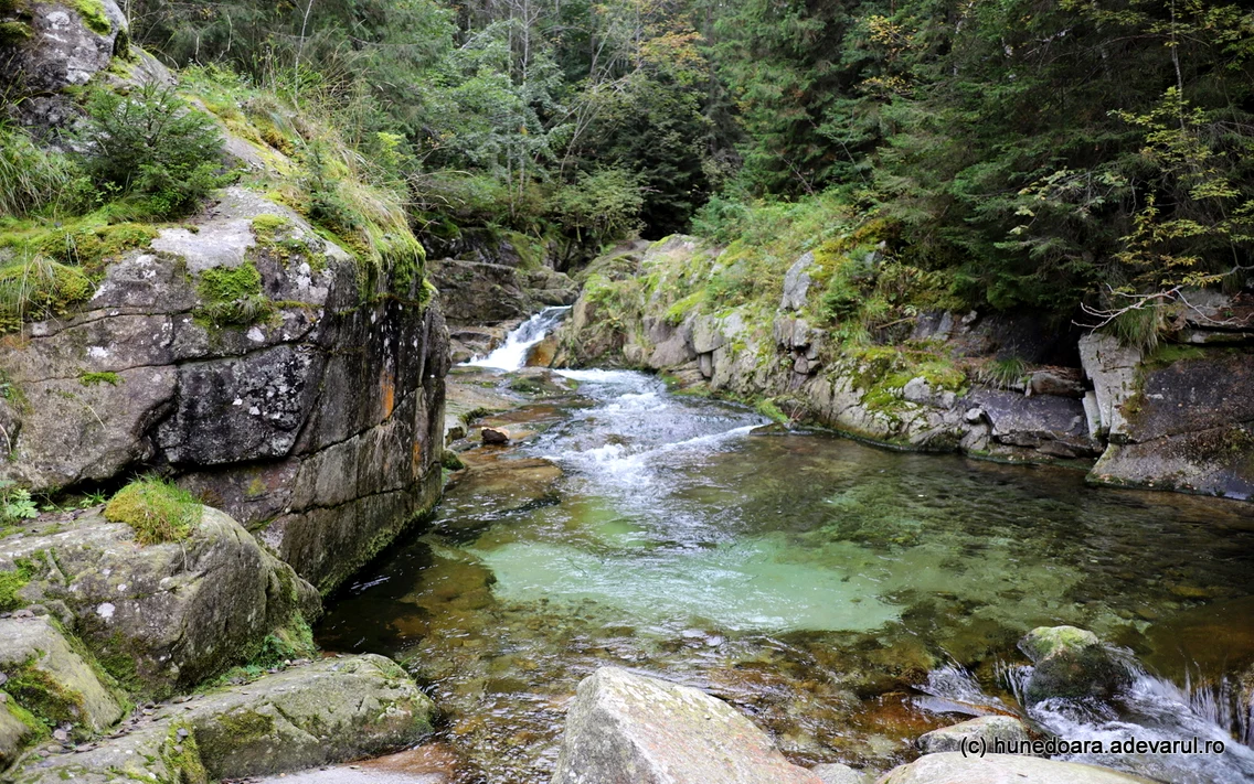 Cascada Lolaia si Valea Nucsoarei Pietrele din Retezat  Foto Daniel Guță  ADEVĂRUL (60) JPG
