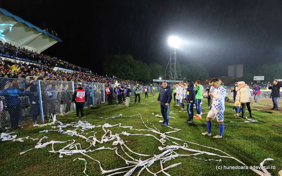 Biletele la finala Cupei României la fotbal, epuizate rapid. Supărarea suporterilor din Hunedoara